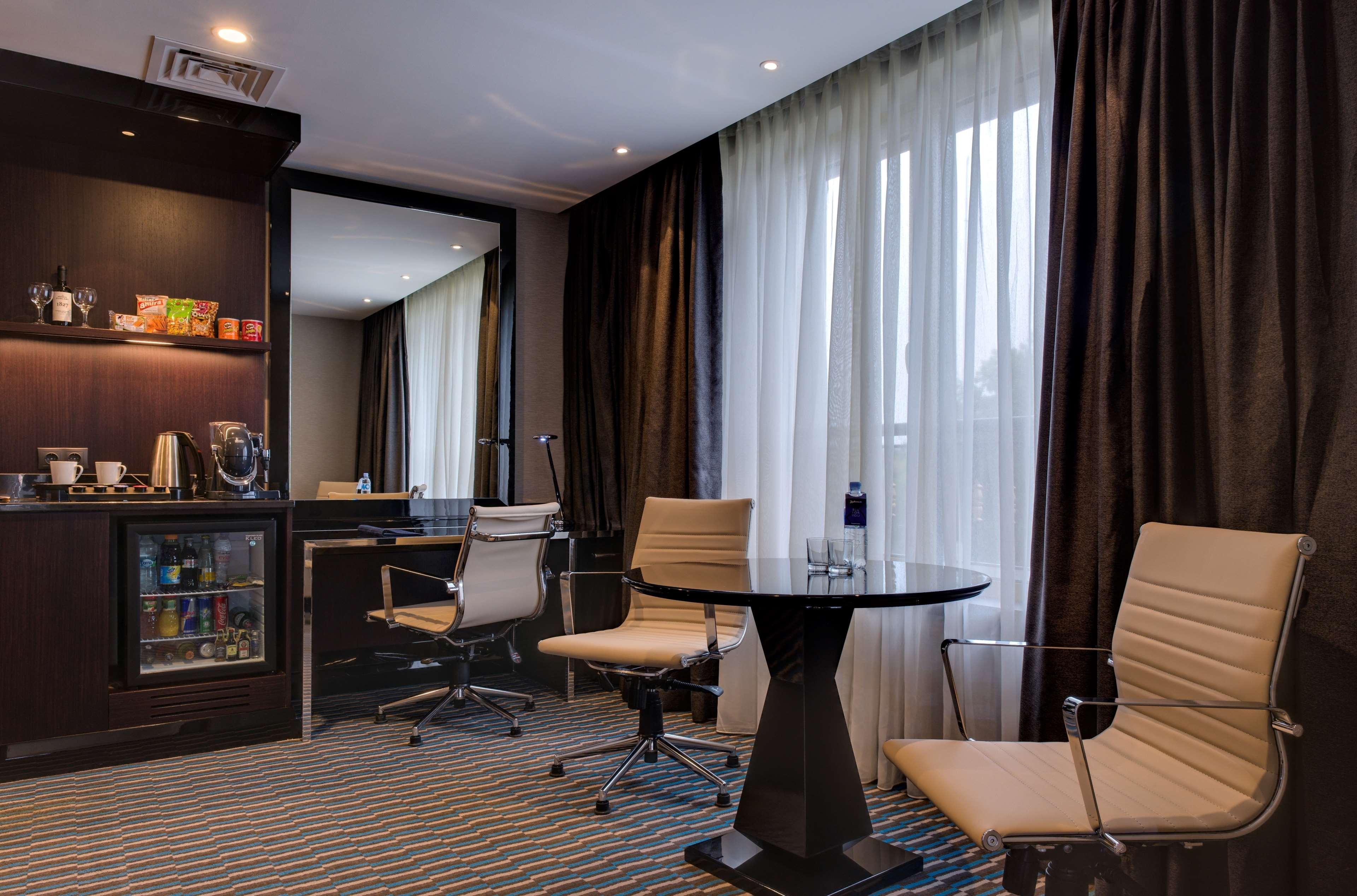 Radisson Blu Leogrand 5* צ'יסינאו