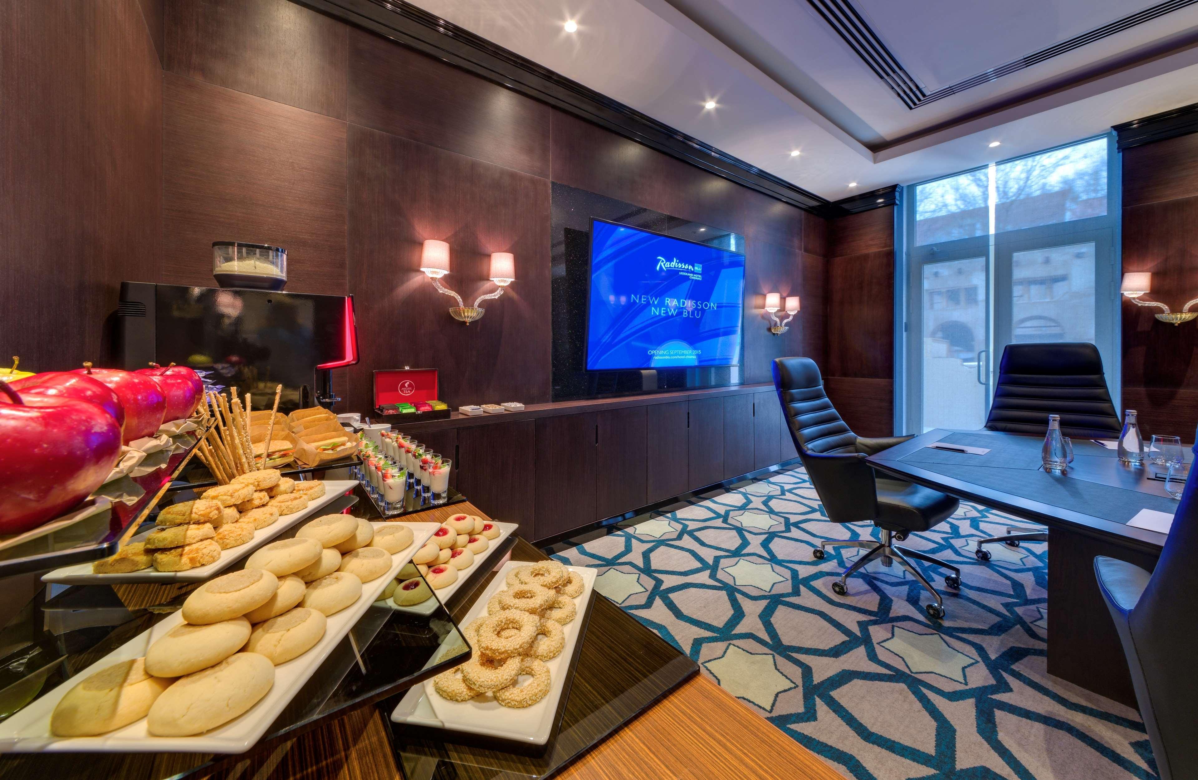 Radisson Blu Leogrand Готель