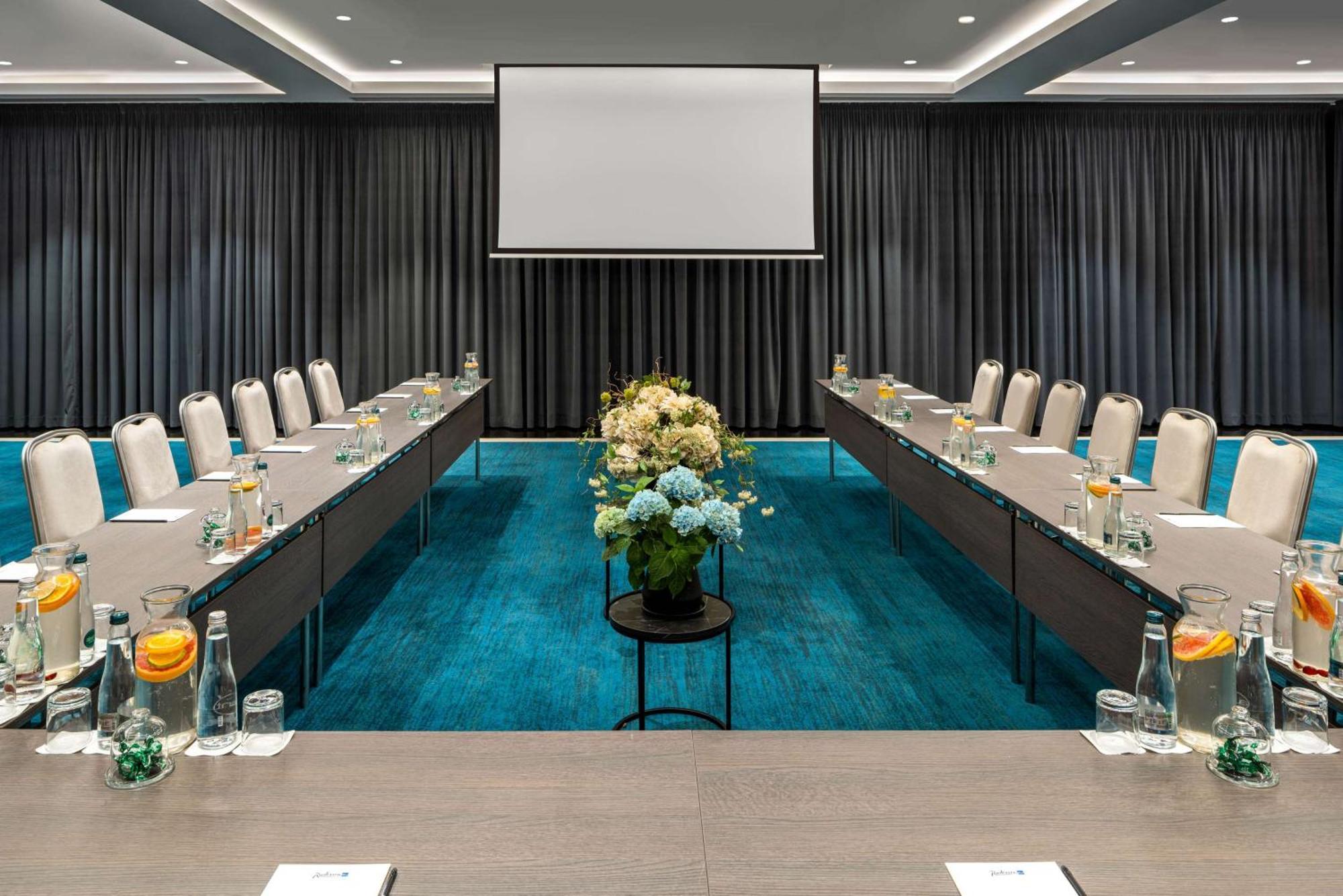 Radisson Blu Leogrand 5* Кишинів