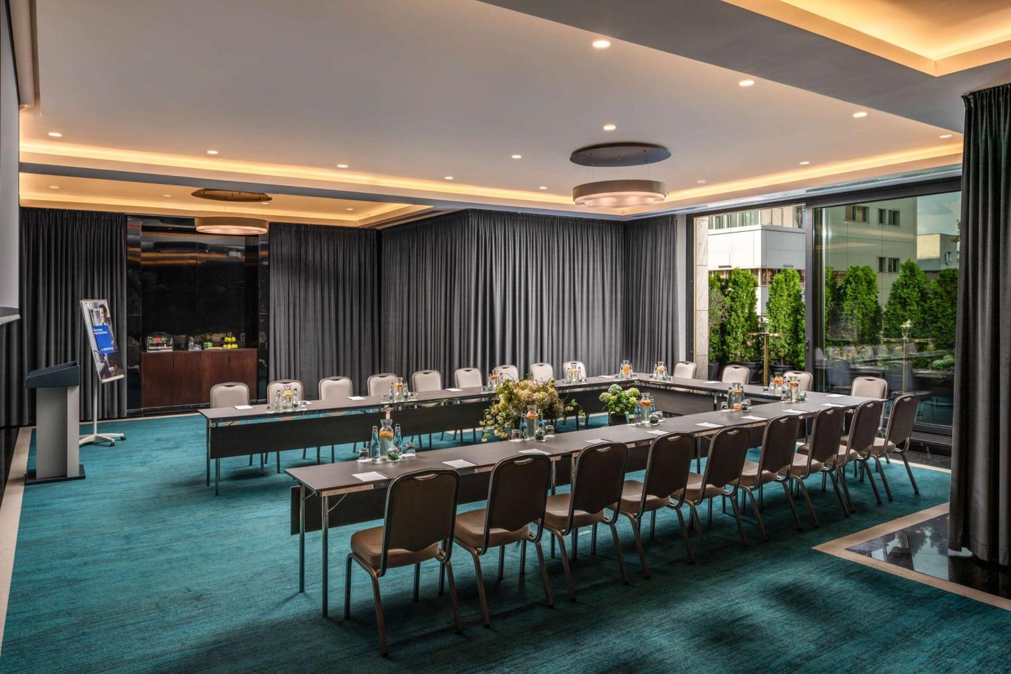 Готель Radisson Blu Leogrand