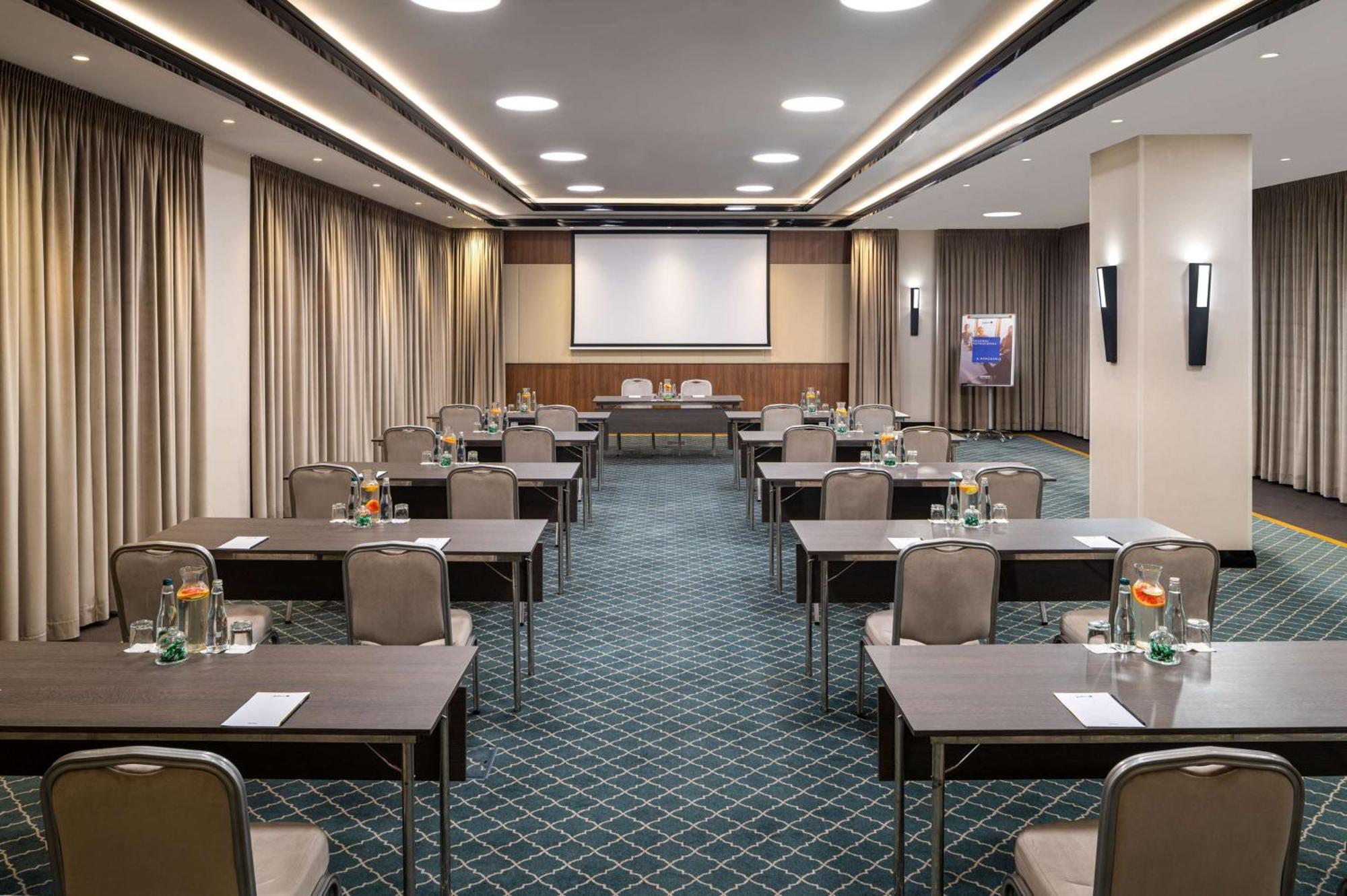 Radisson Blu Leogrand מלון 5*