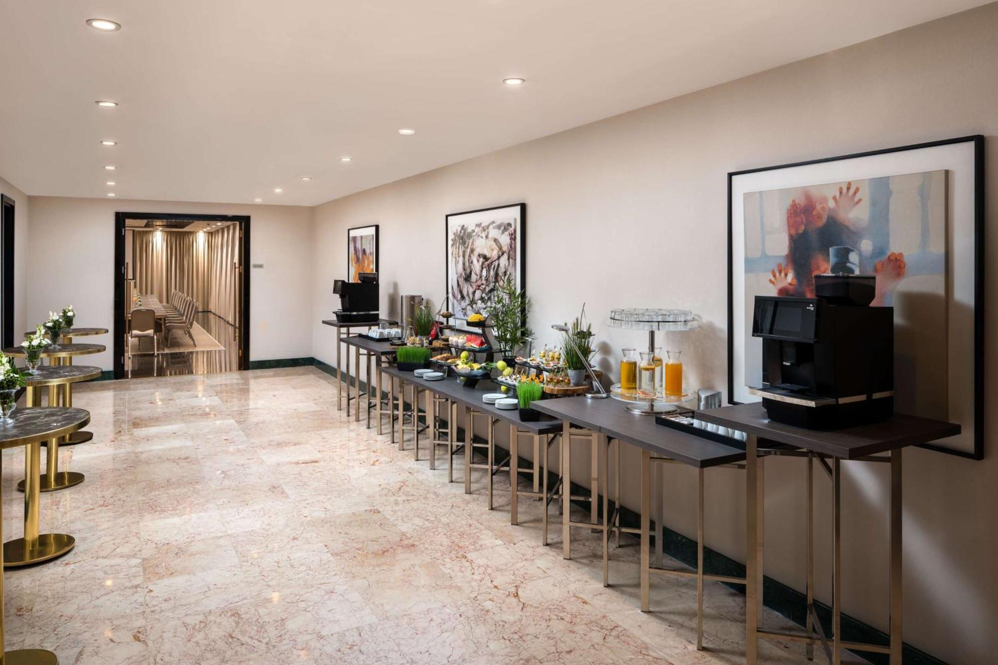 Готель Radisson Blu Leogrand 5*