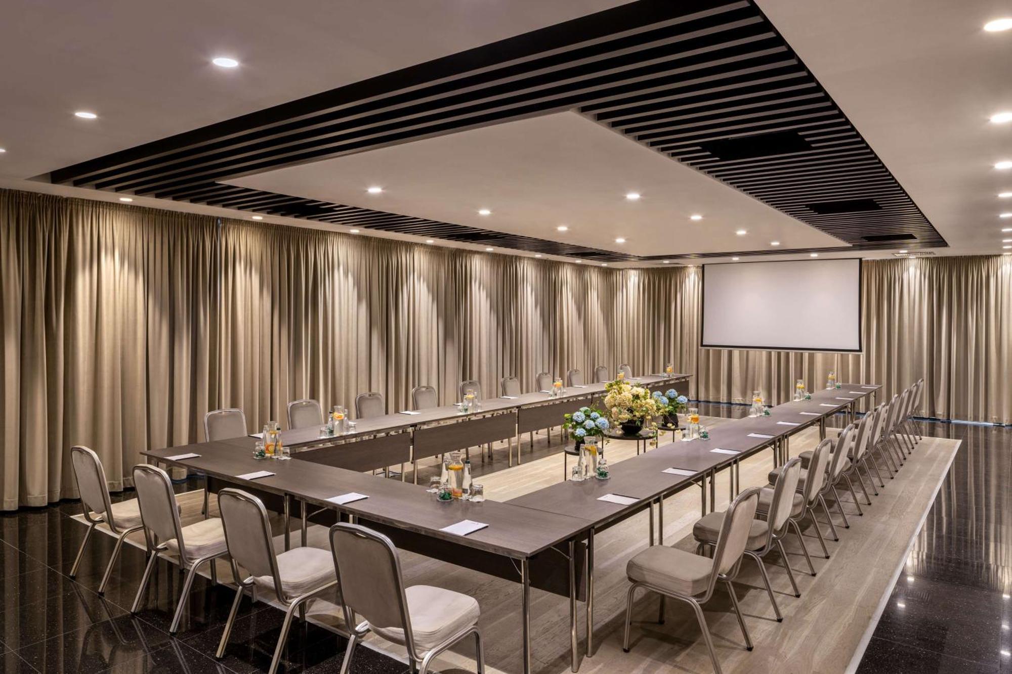 Radisson Blu Leogrand 5* Кишинів