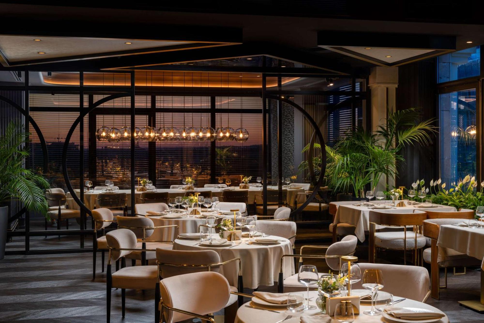Radisson Blu Leogrand 5* צ'יסינאו