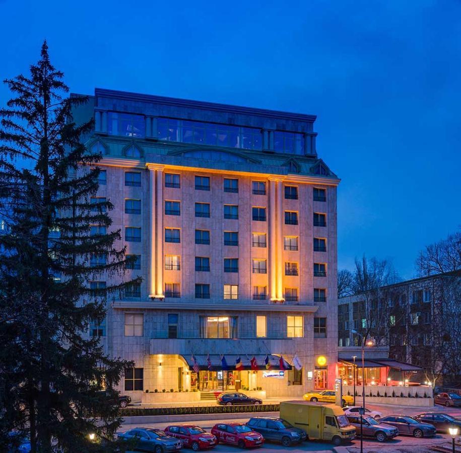 Radisson Blu Leogrand Готель
